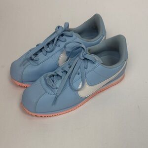 Nike Women's Light Blue and White Sneakers